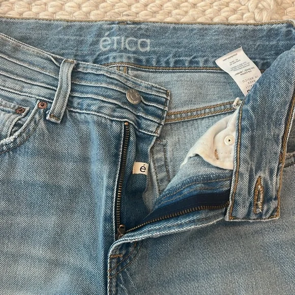 Ética Wide leg Denim Jeans in a light blue wash - Picture 5 of 6